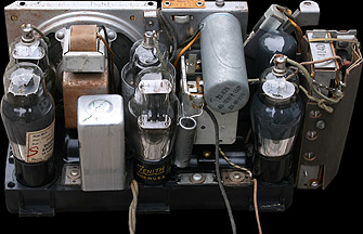 [chassis rear upside-down view]